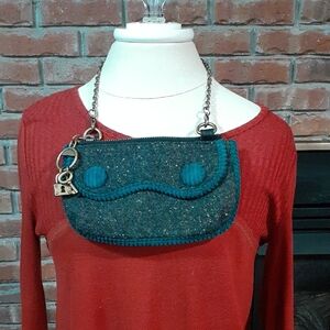 Gap small clutch purse with detachable short chain